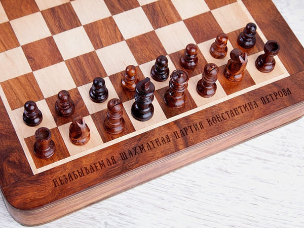 Гравировка на шахматах и нардах