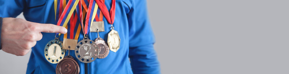 Чем отличается медаль от нагрудного знака